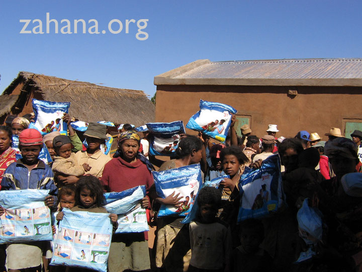 Disrtibuting mosquito nets in the village of Fiarenana i Madagascar