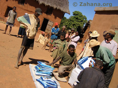 Mosquitonets_for_Fiadanana_Madagascar_Zahana