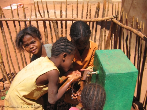 green water fuacet with children drinking in Fiadanana Madagascar