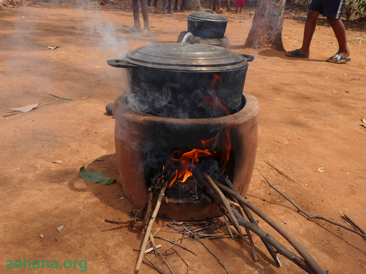 Impoved cookstove in Madagascar in action