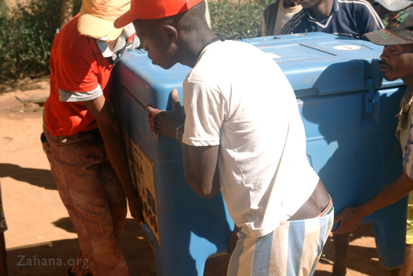 Delivering the refrigerator to the Health Canter - Zahana Madagascar